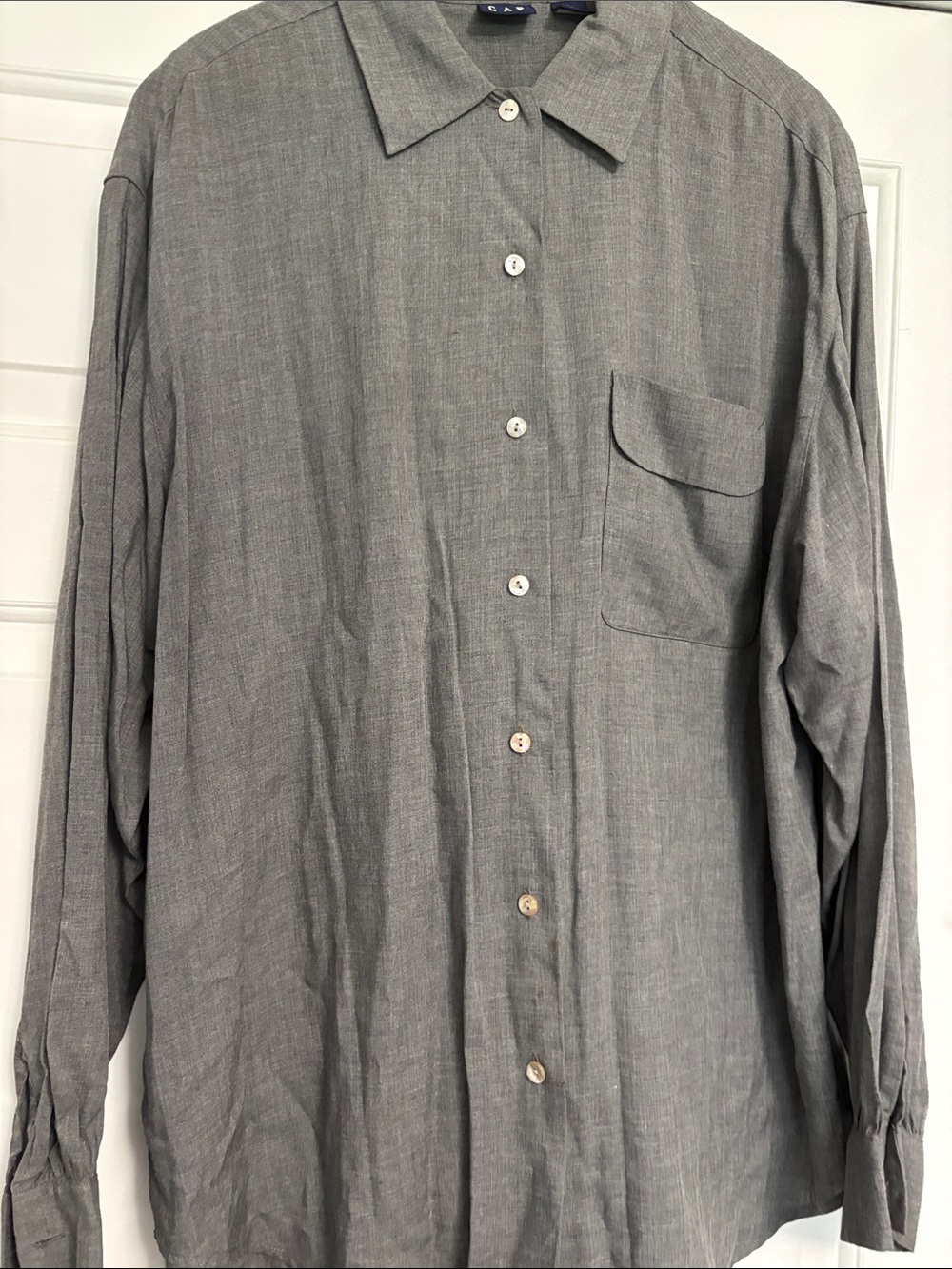 GAP Men's Light Gray Long-Sleeve Button-Up Shirt